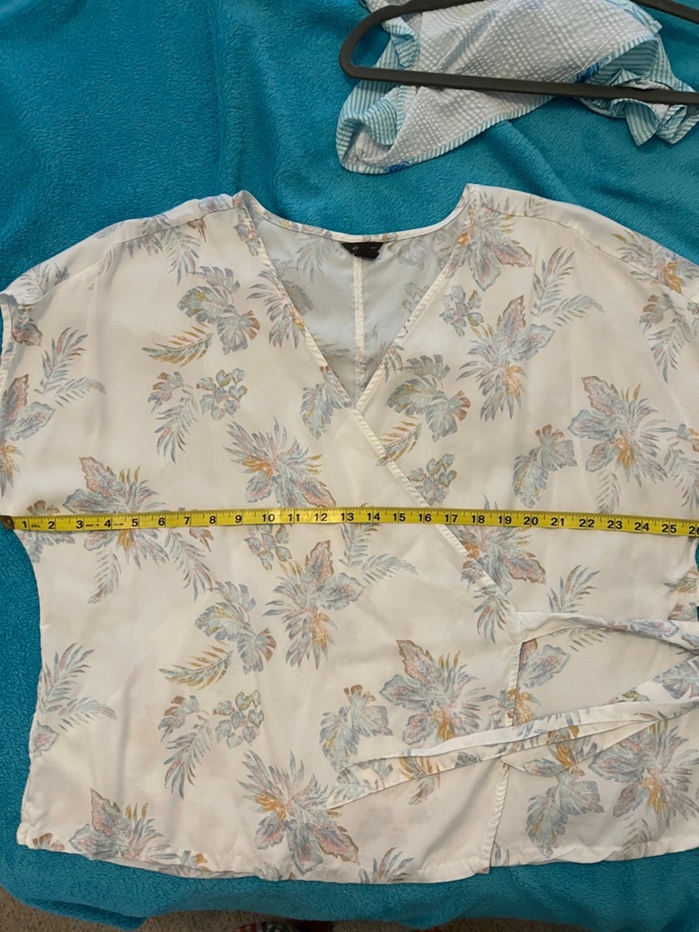 Eddie Bauer floral 2XL Wrap Blouse in Soft Pastels